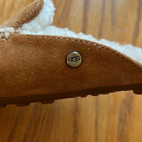 UGG Slippers - Picture 5 of 5